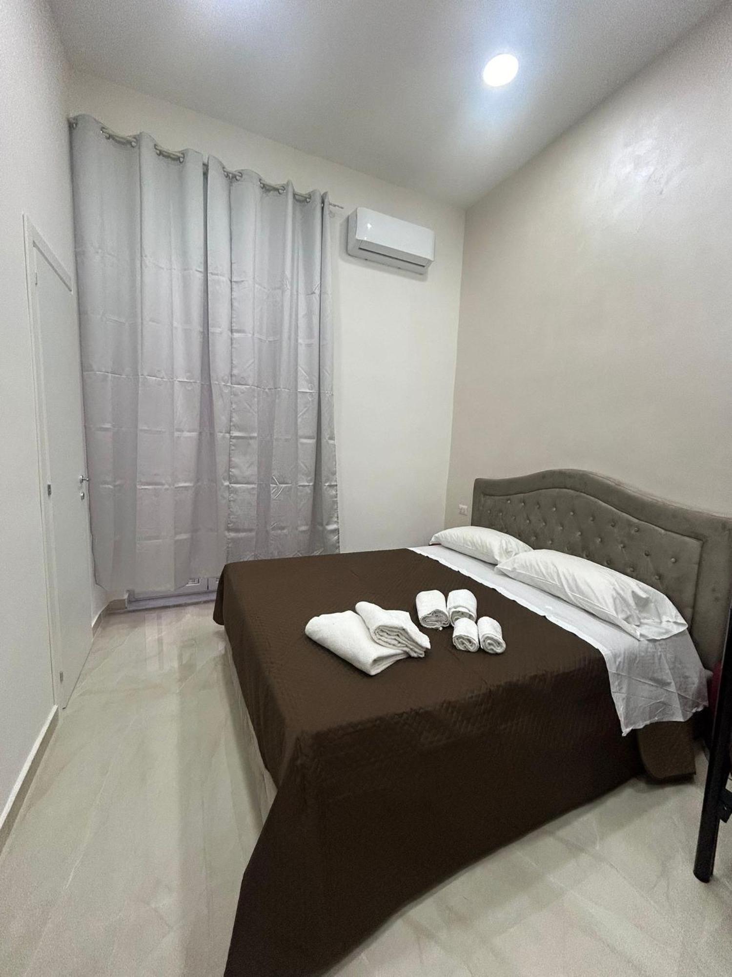 Luxury Rooms Carbonara 95 Naples Luaran gambar