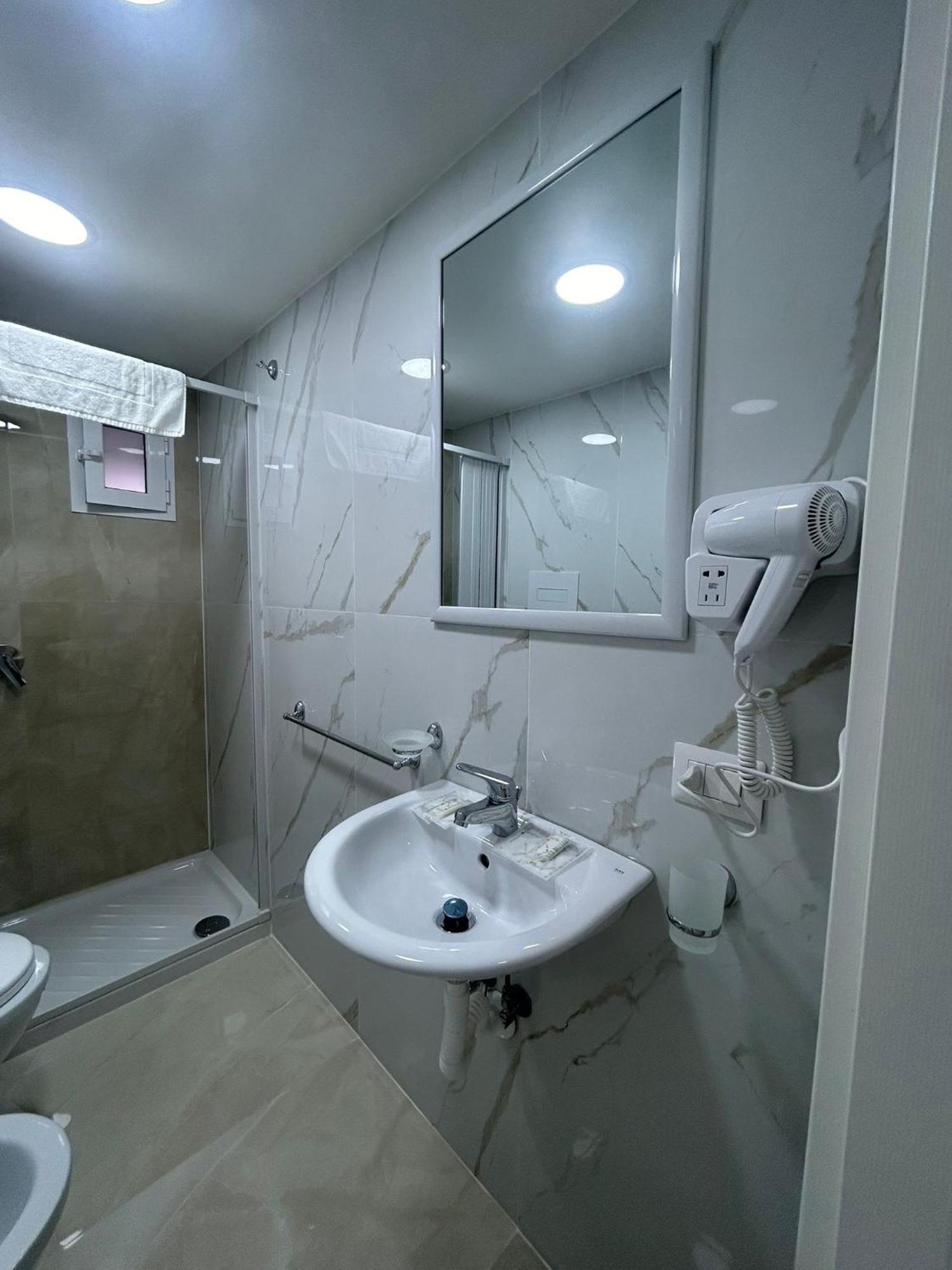 Luxury Rooms Carbonara 95 Naples Luaran gambar