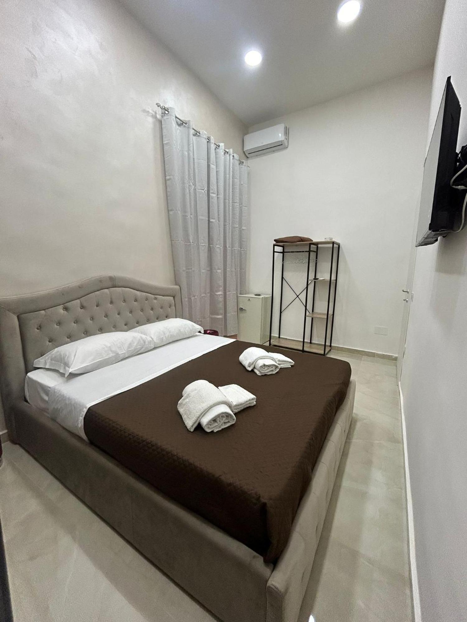 Luxury Rooms Carbonara 95 Naples Luaran gambar