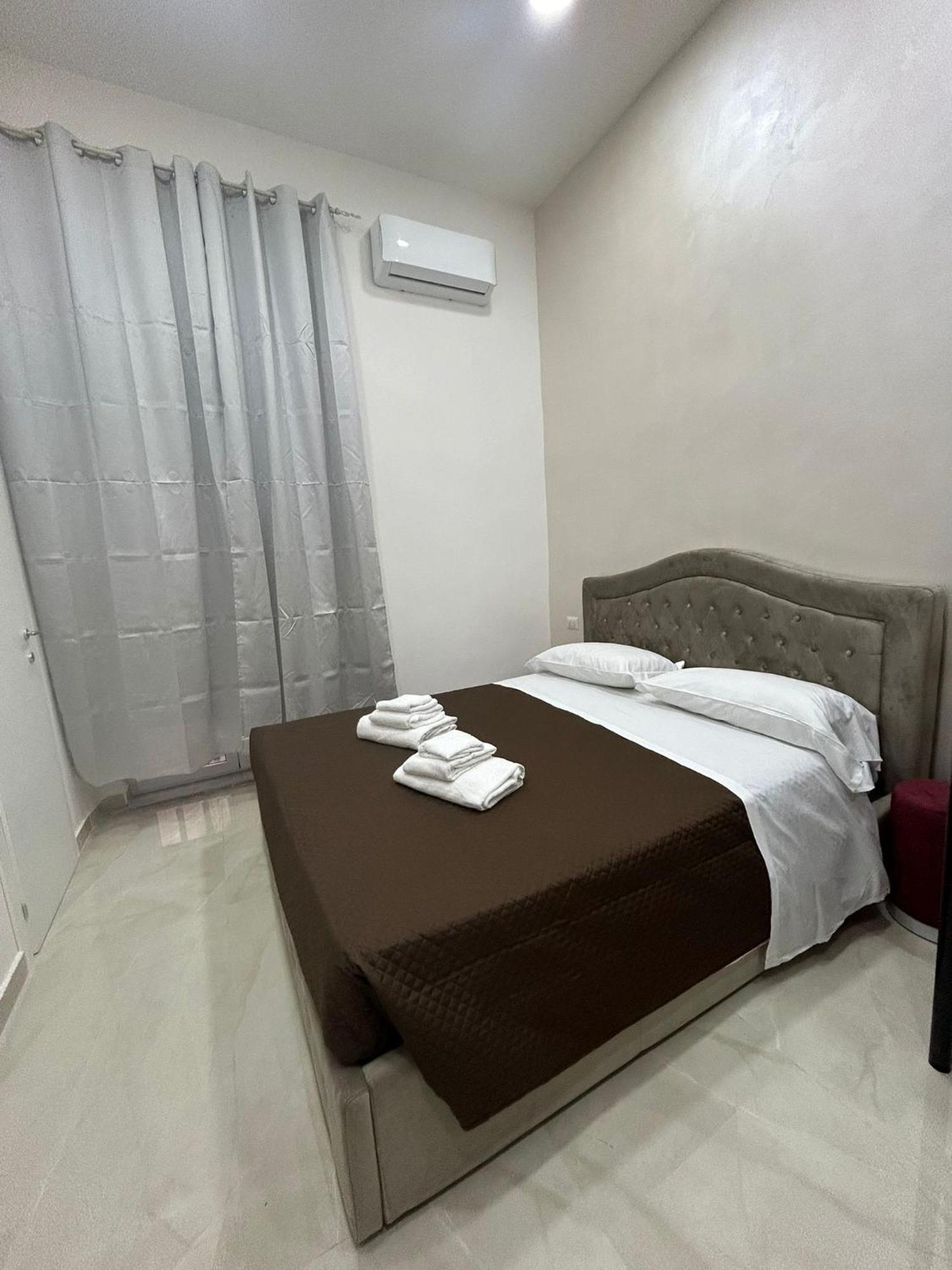 Luxury Rooms Carbonara 95 Naples Luaran gambar