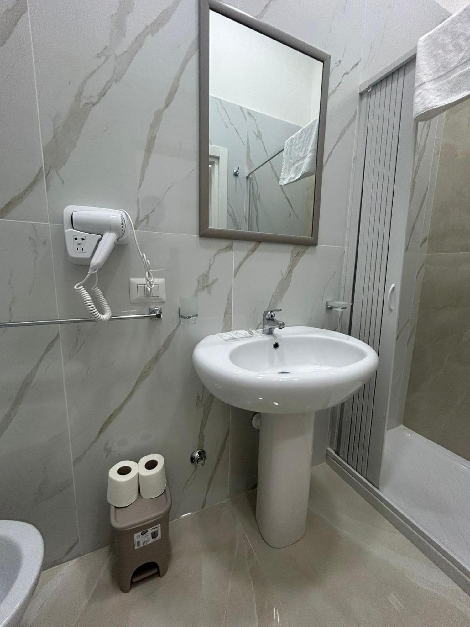 Luxury Rooms Carbonara 95 Naples Luaran gambar