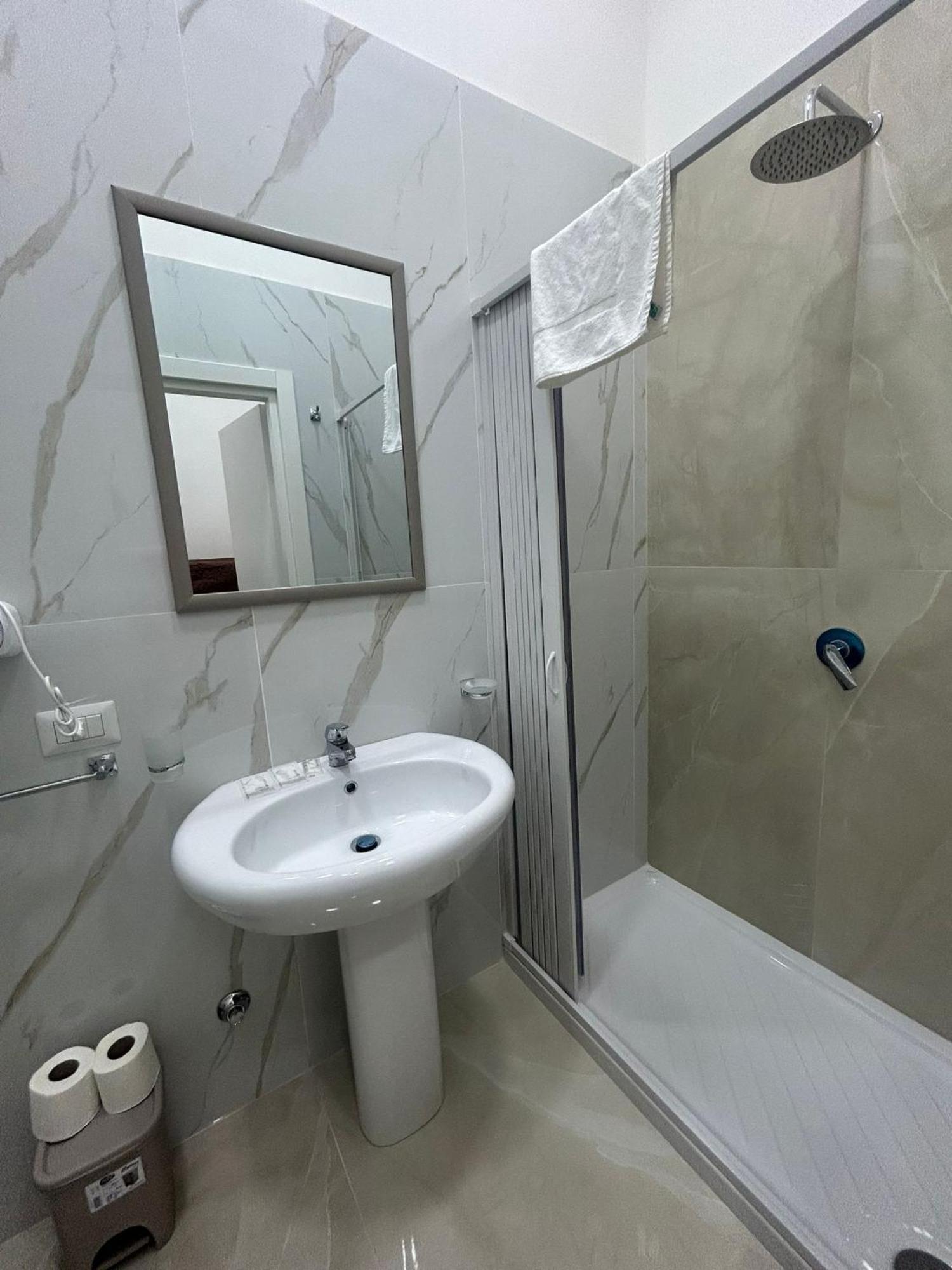 Luxury Rooms Carbonara 95 Naples Luaran gambar